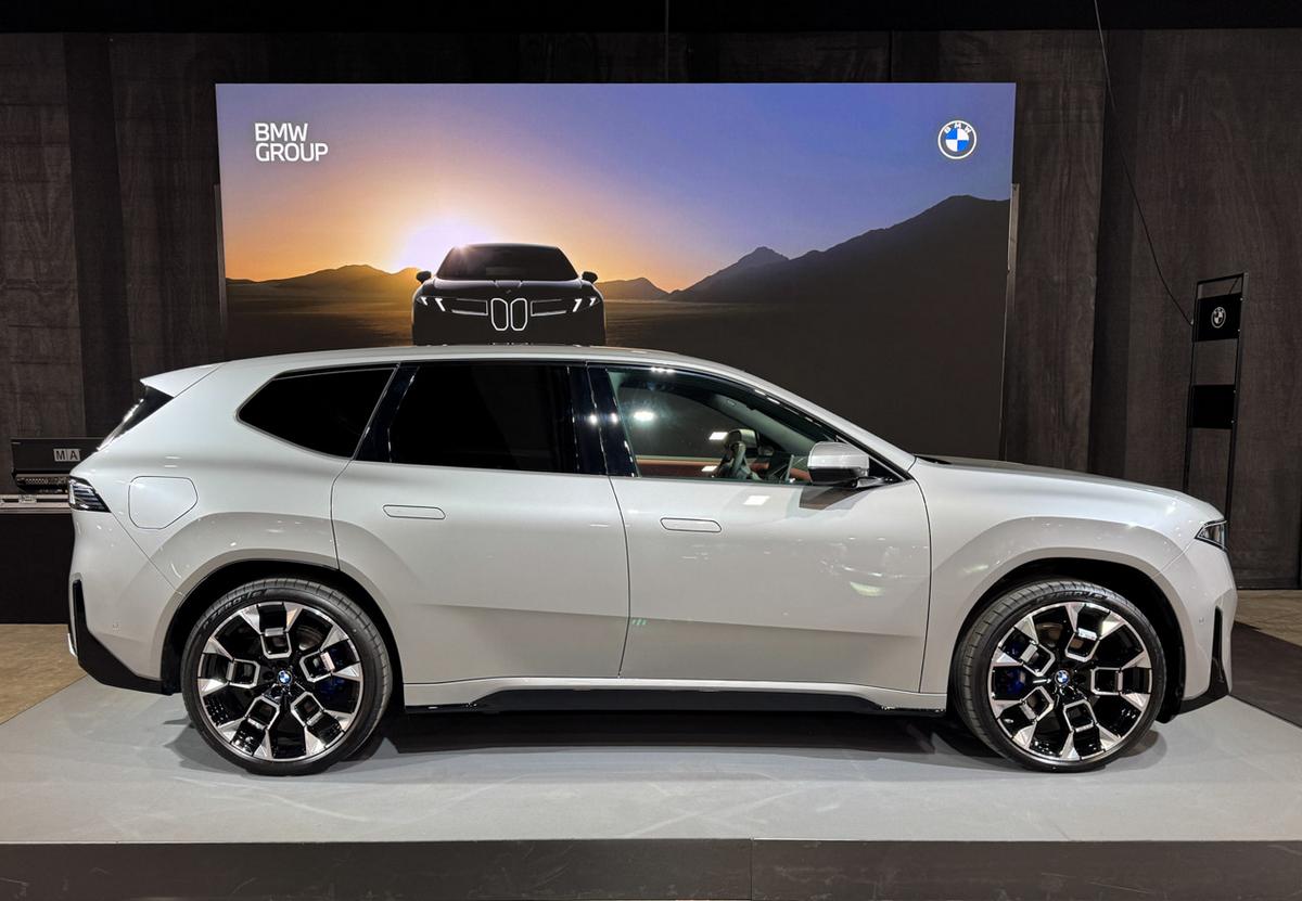 BMW iX3: Ansicht von rechts