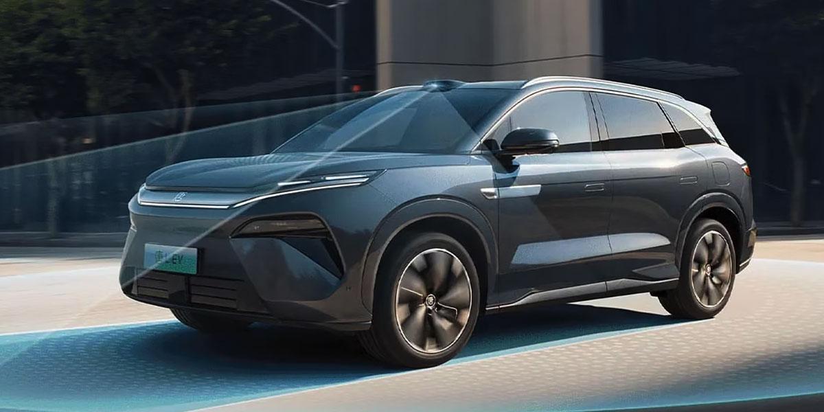 BYD Atto 8 EV: Ansicht von links