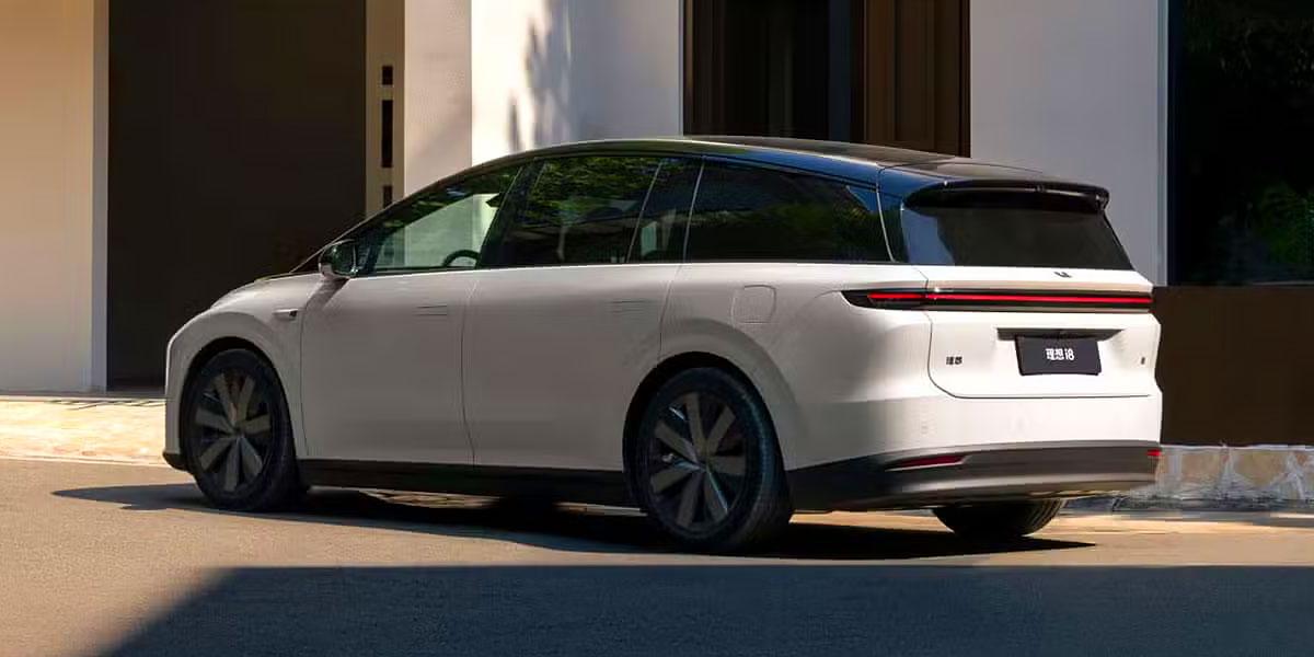 Li Auto i8: Ansicht von links