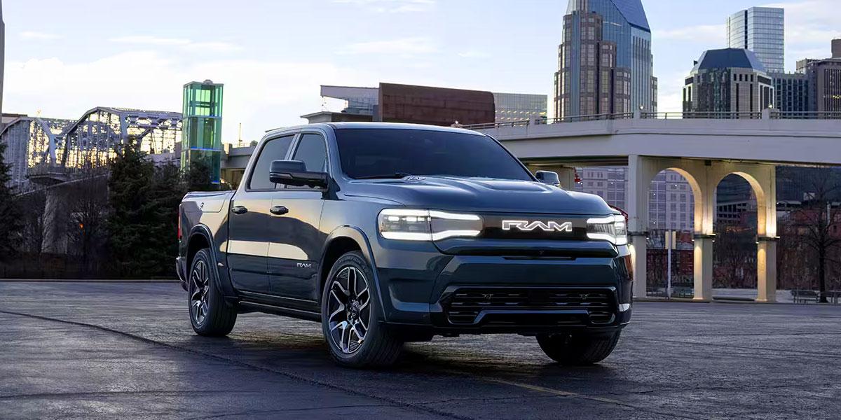 RAM 1500 REV: Ansicht von rechts