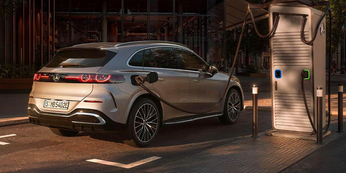 Mercedes-Benz GLC EV: An der Ladestation