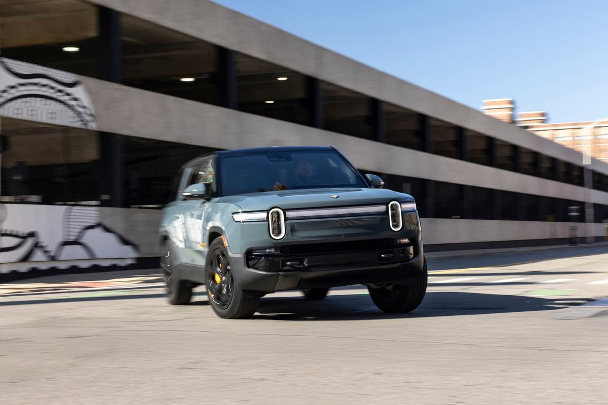 RIVIAN R1S: Vorderansicht