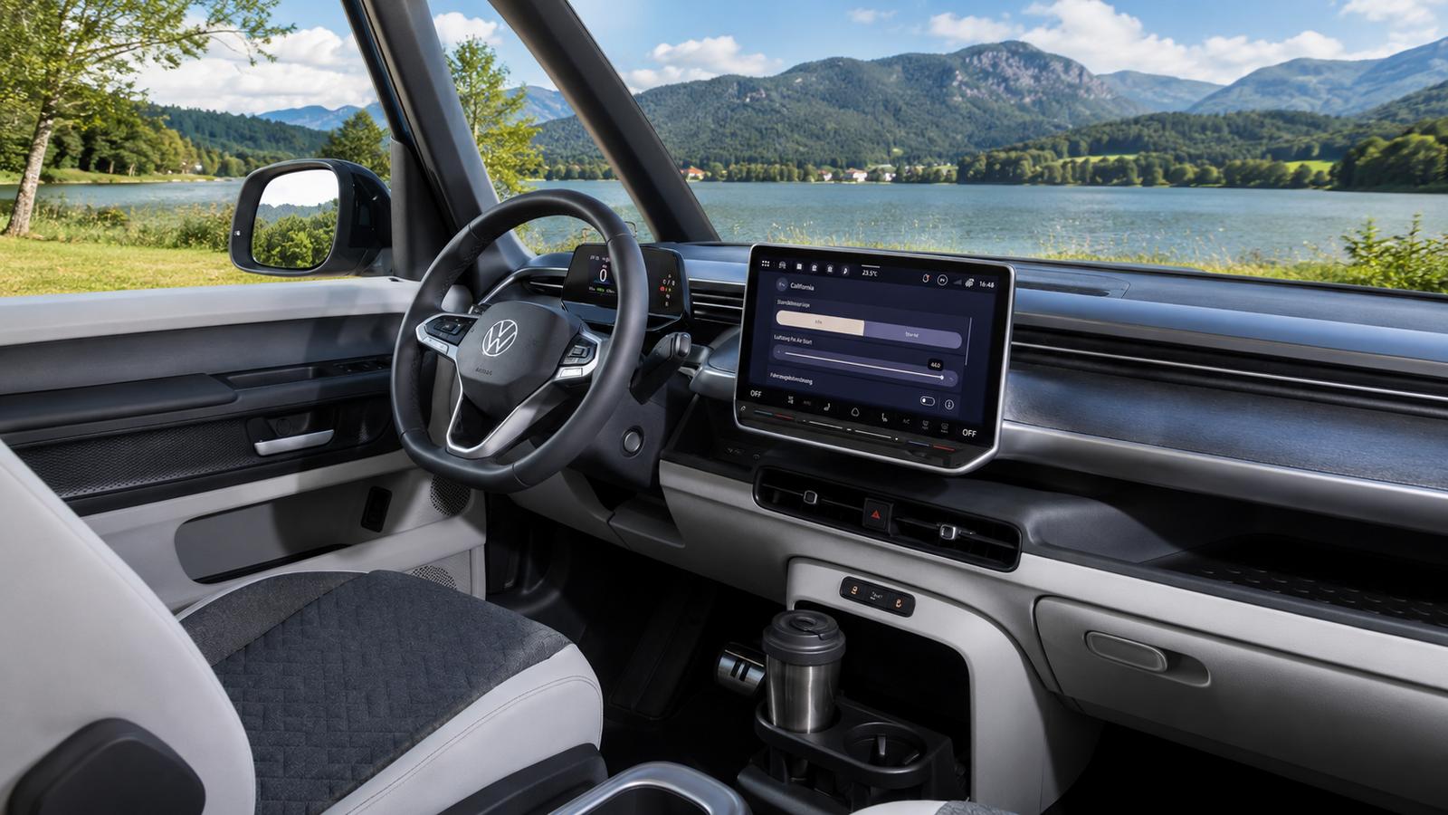 Volkswagen-Autohaus in der Nähe eines Bergsees